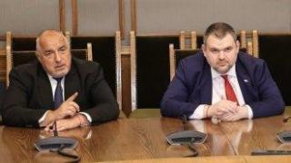 Кабинетът на ГЕРБ падна, Пеевски – не